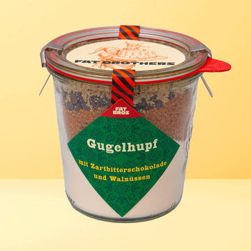 Weihnachtlicher Gugelhupf mit Walnüßen und Zartbitterschokolade Backmischung im Weck-Glas