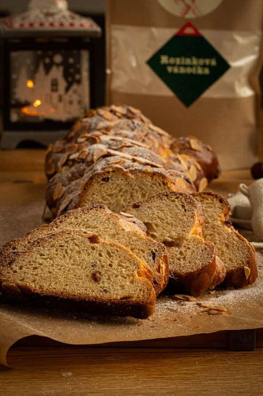 Weihnachtsstriezel mit Rosinen Backmischung