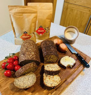 Glutenfreies Brot mit Röstzwiebeln und Kümmel Backmischung